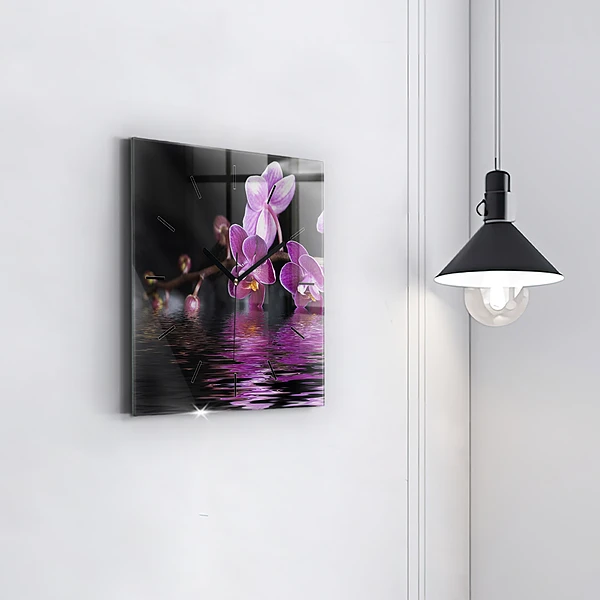 Wanduhr modern quadratisch Orchideenblüte auf dem Wasser