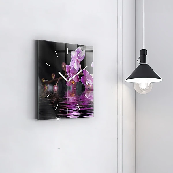 Wanduhr modern quadratisch Orchideenblüte auf dem Wasser