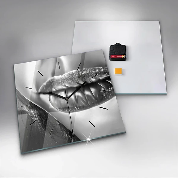 Wanduhr quadratisch mit motiv Mund einer Frau
