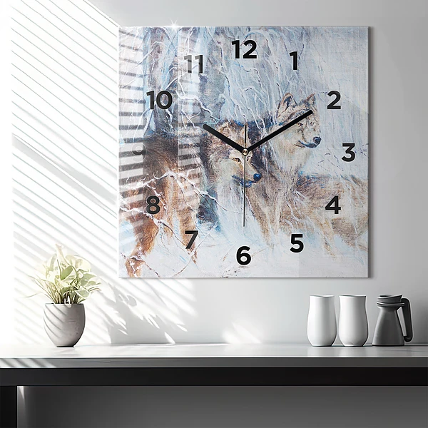 Wanduhr modern quadratisch Wölfe im Wald