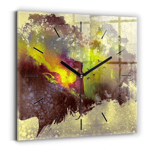 Wanduhr modern quadratisch Frau im Wald
