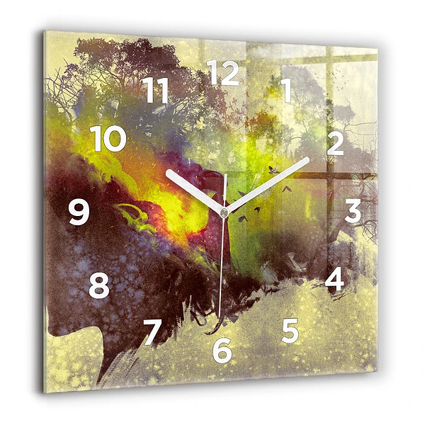 Wanduhr modern quadratisch Frau im Wald