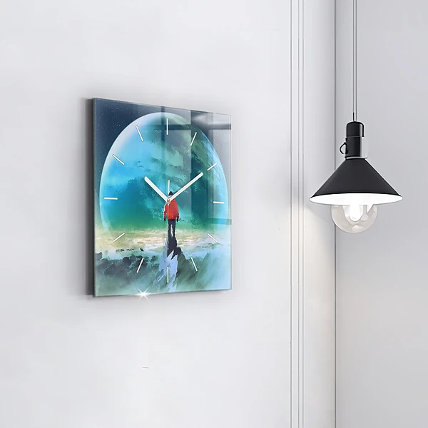 Wanduhr modern quadratisch Mann auf dem Mond