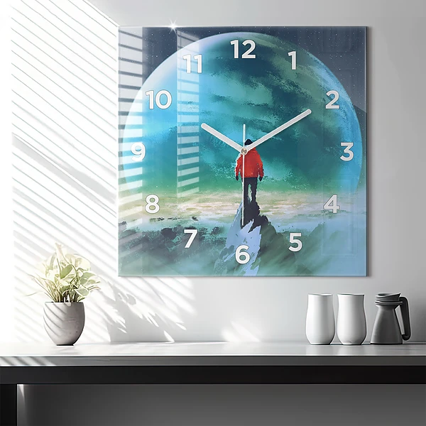 Wanduhr modern quadratisch Mann auf dem Mond