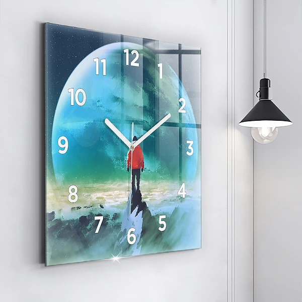 Wanduhr modern quadratisch Mann auf dem Mond
