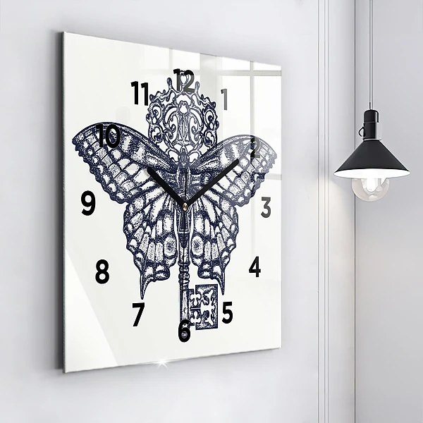 Wanduhr modern quadratisch Schmetterling und Schlüssel - Boho-Stil
