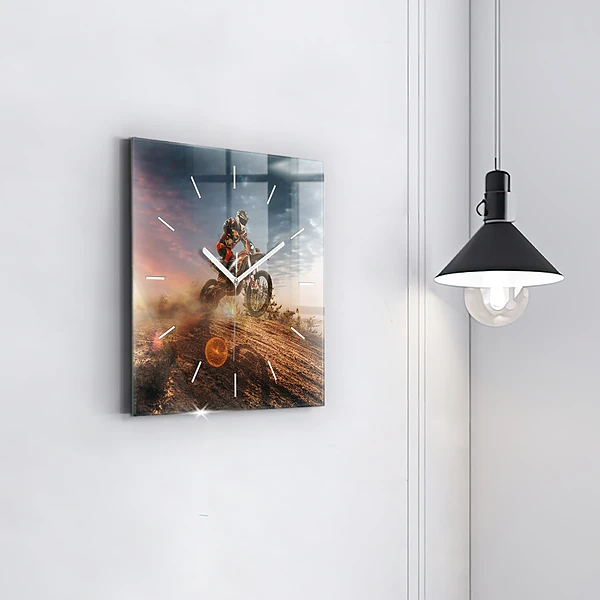 Wanduhr modern quadratisch Mann auf Motorrad