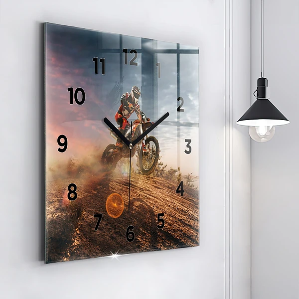 Wanduhr modern quadratisch Mann auf Motorrad