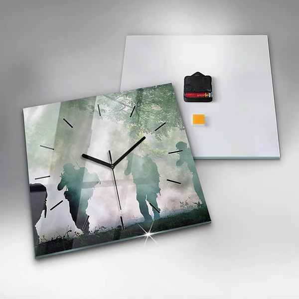 Wanduhr quadratisch mit motiv Soldaten in einem Wald