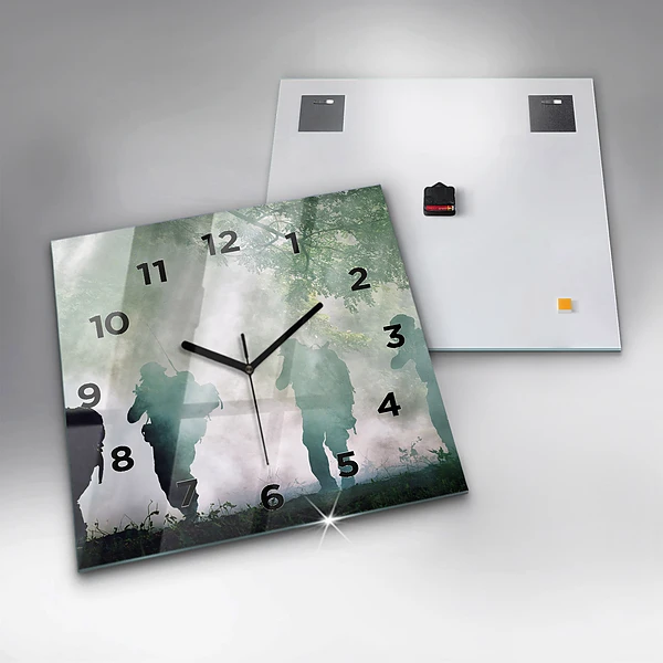Wanduhr quadratisch mit motiv Soldaten in einem Wald