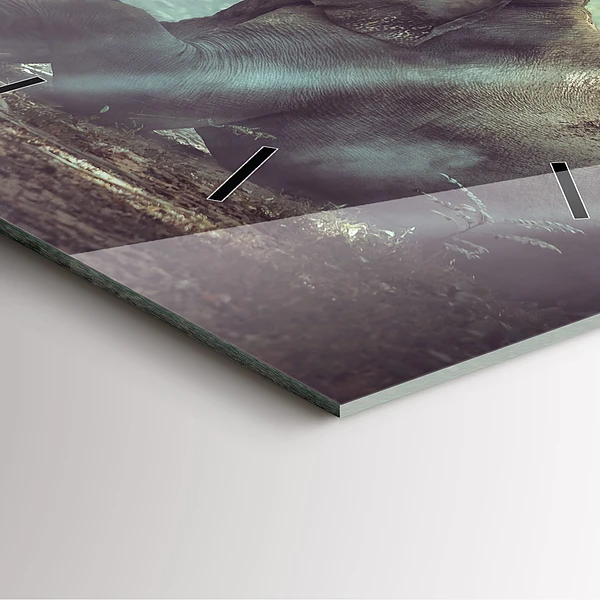 Wanduhr modern quadratisch Junge liest ein Buch
