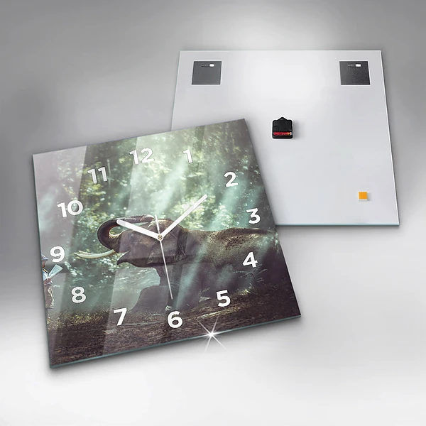 Wanduhr modern quadratisch Junge liest ein Buch