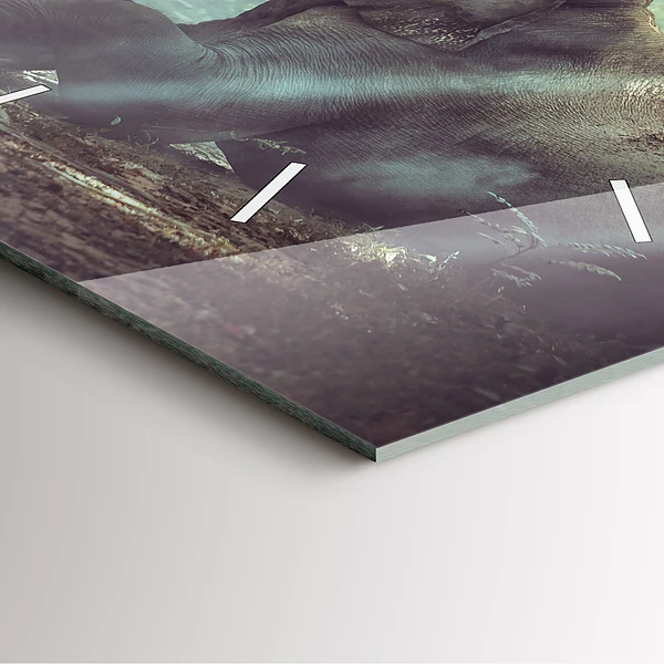 Wanduhr modern quadratisch Junge liest ein Buch