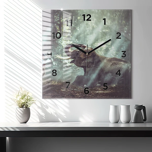Wanduhr modern quadratisch Junge liest ein Buch