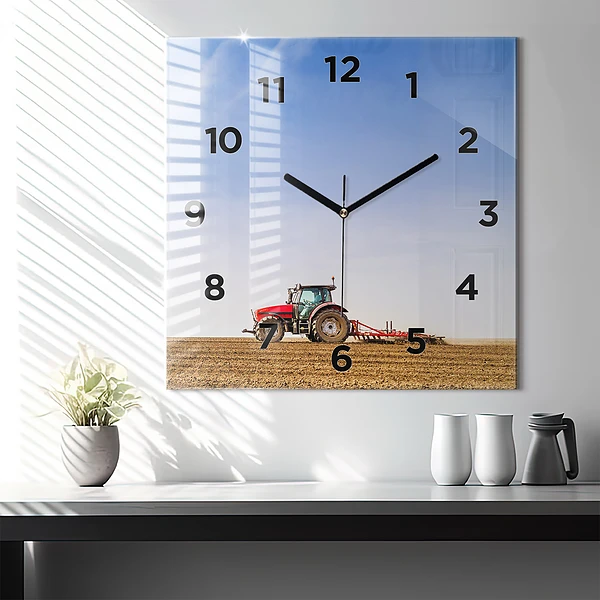 Wanduhr quadratisch Landwirt im Traktor