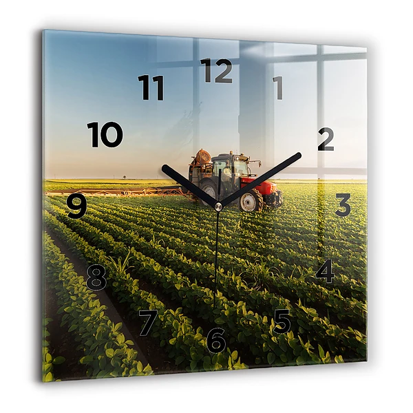 Wanduhr quadratisch mit motiv Traktor sprüht ein Feld
