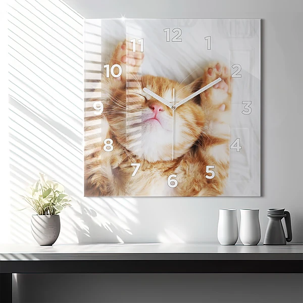 Wanduhr modern quadratisch Kleine Katze schlafend