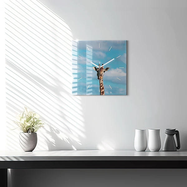 Wanduhr quadratisch Große Giraffe vor einem Himmelshintergrund