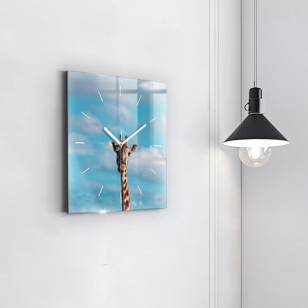 Wanduhr quadratisch Große Giraffe vor einem Himmelshintergrund