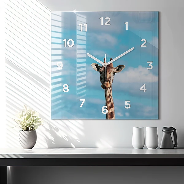 Wanduhr quadratisch Große Giraffe vor einem Himmelshintergrund