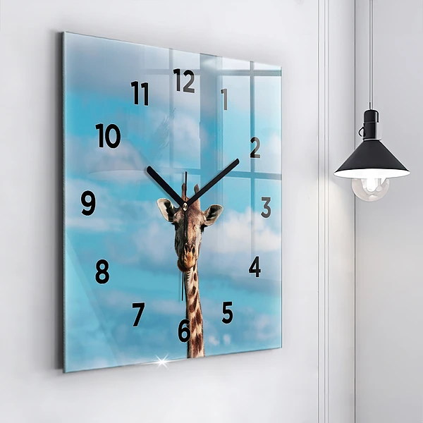 Wanduhr quadratisch Große Giraffe vor einem Himmelshintergrund