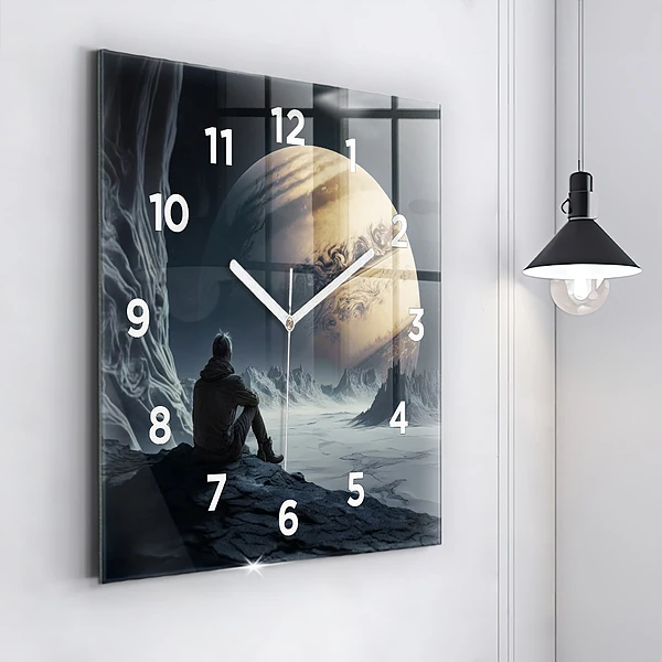 Wanduhr quadratisch mit motiv Mann auf Mond Hintergrund