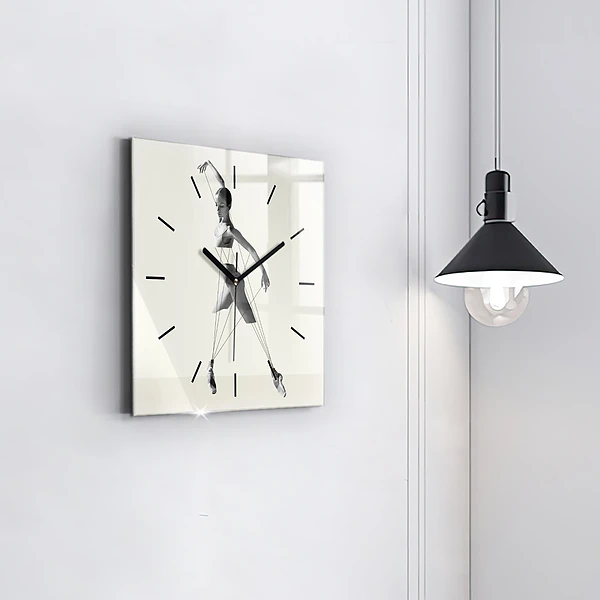 Wanduhr modern quadratisch Abstrakte Tänzerin
