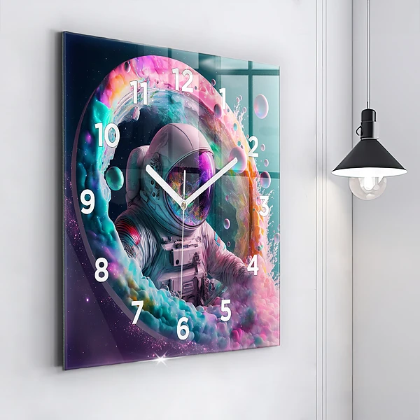 Wanduhr quadratisch Kosmonautenfarbene Wolken