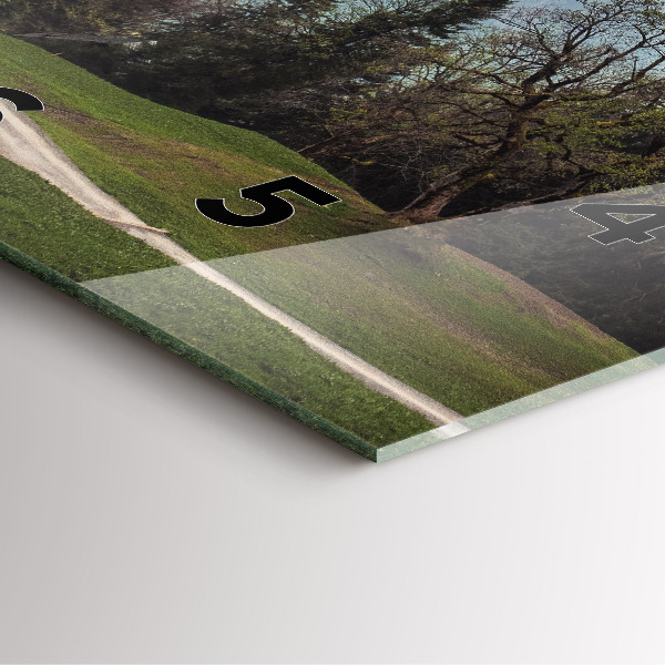 Wanduhr quadratisch Blick auf die Berge