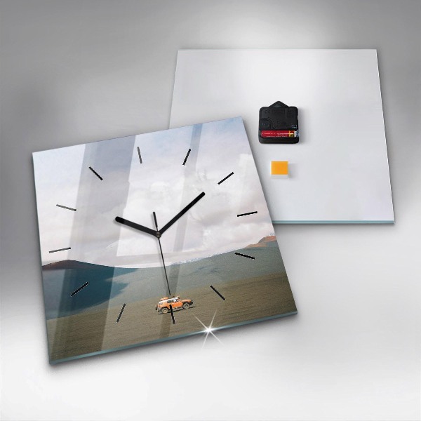 Wanduhr modern quadratisch Fahrzeug in der Wüste von Kamtschatka
