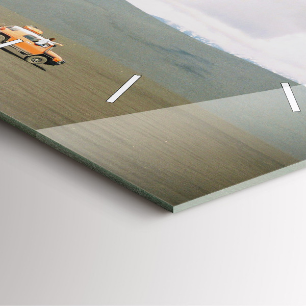 Wanduhr modern quadratisch Fahrzeug in der Wüste von Kamtschatka