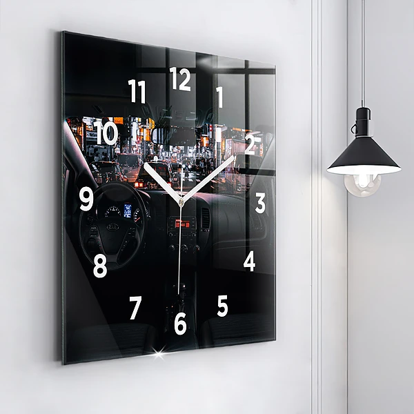 Wanduhr modern quadratisch Auto in Tokio