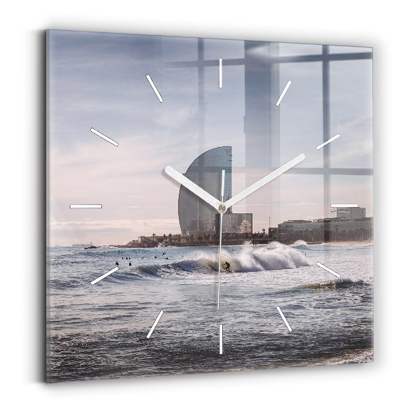 Wanduhr modern quadratisch Surfer in Barcelona