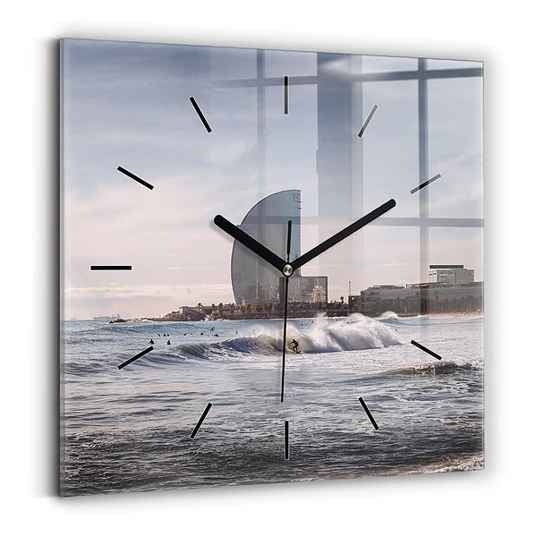 Wanduhr modern quadratisch Surfer in Barcelona