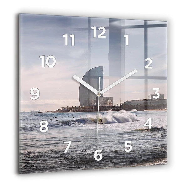Wanduhr modern quadratisch Surfer in Barcelona
