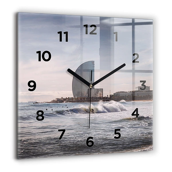 Wanduhr modern quadratisch Surfer in Barcelona