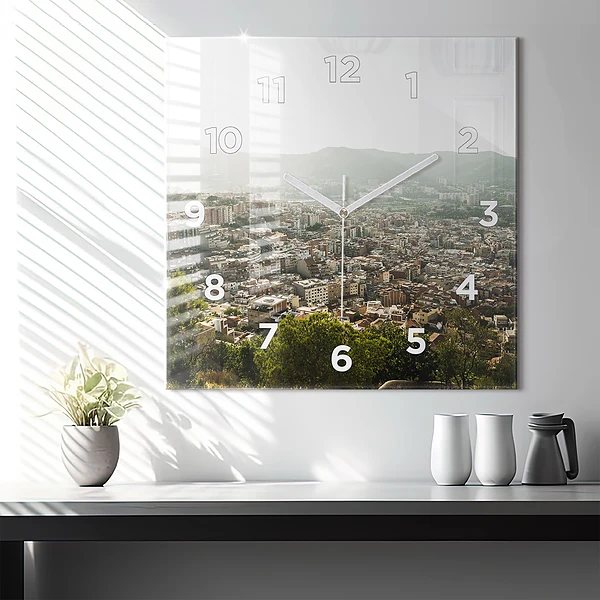 Wanduhr quadratisch Barcelona Blick auf den Montjuic