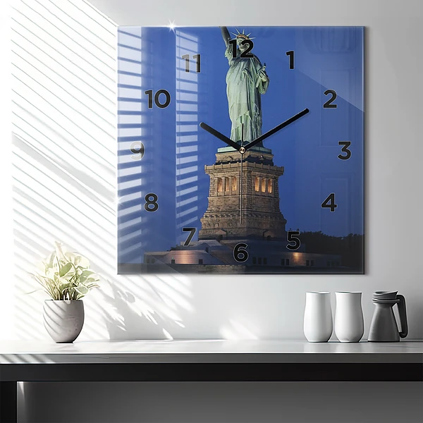 Wanduhr modern quadratisch Freiheitsstatue in New York