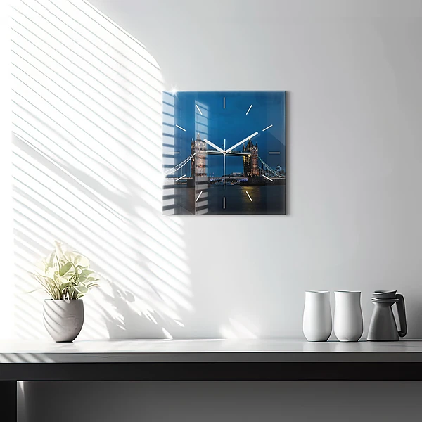 Wanduhr modern quadratisch Tower Bridge London bei Nacht