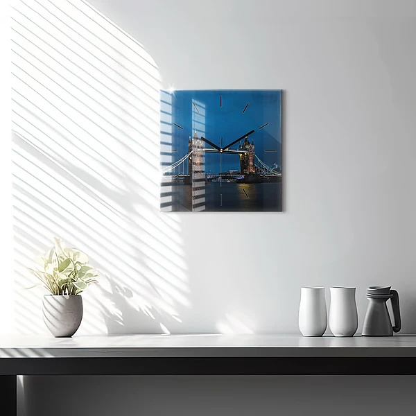 Wanduhr modern quadratisch Tower Bridge London bei Nacht