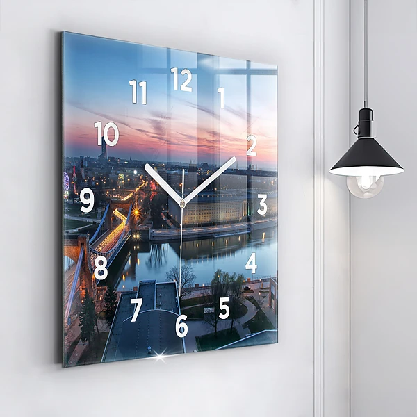 Wanduhr modern quadratisch Wrocław aus einer Drohne