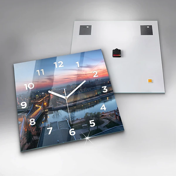 Wanduhr modern quadratisch Wrocław aus einer Drohne