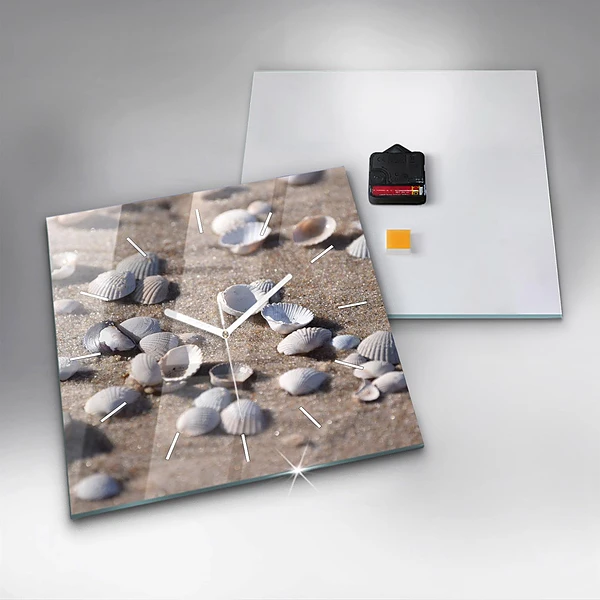 Wanduhr quadratisch mit motiv Muscheln am Strand