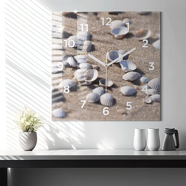 Wanduhr quadratisch mit motiv Muscheln am Strand