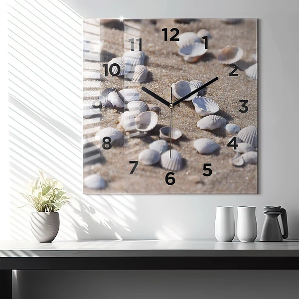 Wanduhr quadratisch mit motiv Muscheln am Strand