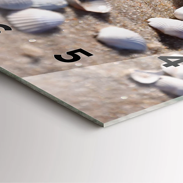 Wanduhr quadratisch mit motiv Muscheln am Strand