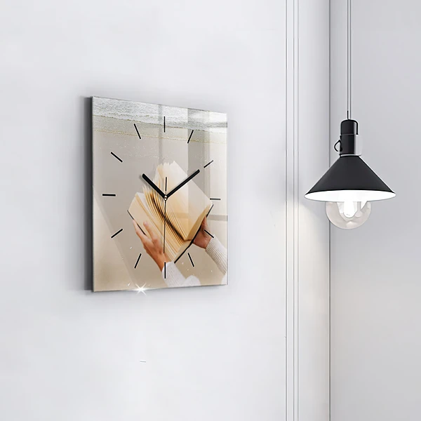 Wanduhr quadratisch Ein Moment mit einem Buch