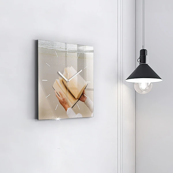 Wanduhr quadratisch Ein Moment mit einem Buch