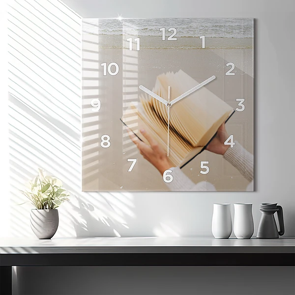 Wanduhr quadratisch Ein Moment mit einem Buch