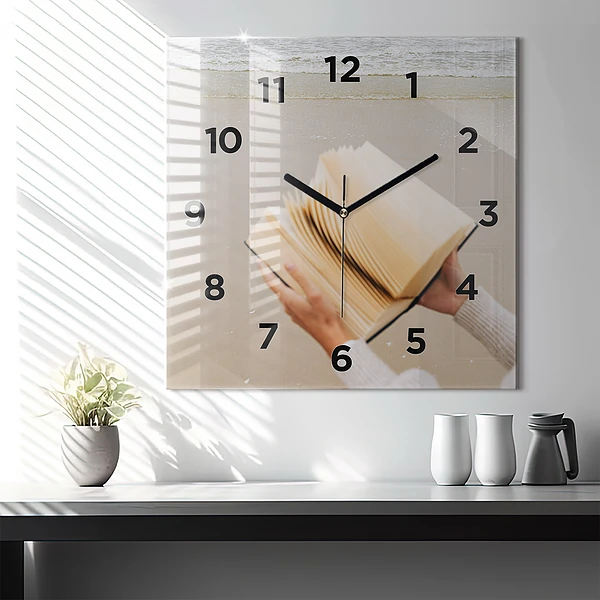 Wanduhr quadratisch Ein Moment mit einem Buch